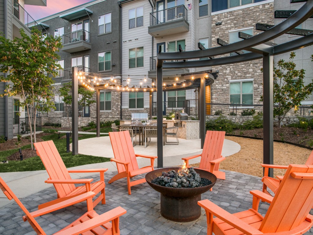 Outdoor fire pit with lounge area